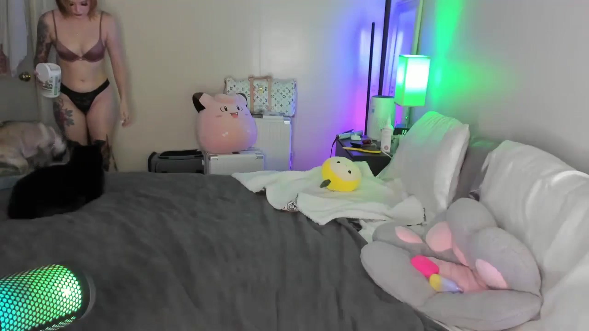 Gallery image thumbnail from LizzySmallz's myfreecams stream on, 08/30/2025, 07:08 image 7 of 20