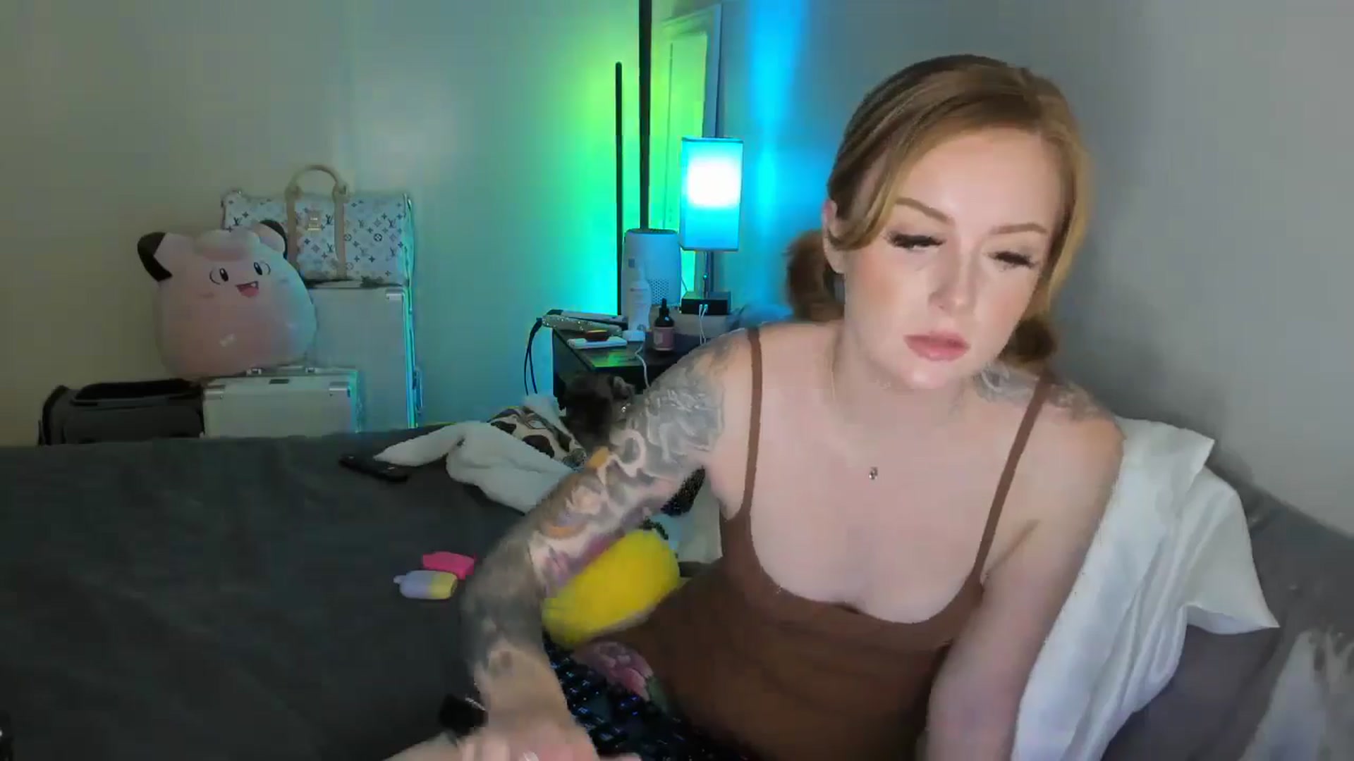 Gallery image thumbnail from LizzySmallz's myfreecams stream on, 09/01/2025, 23:12 image 19 of 20