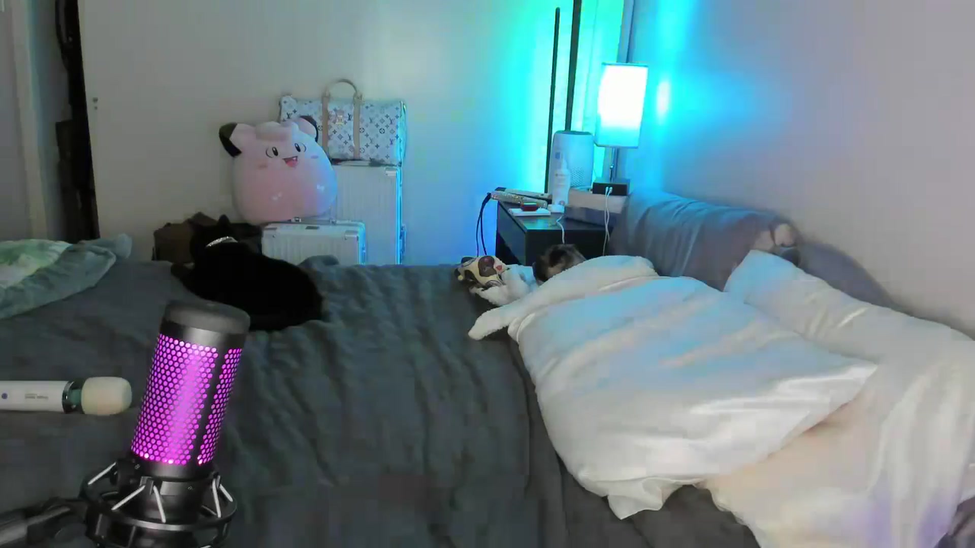 Gallery image thumbnail from LizzySmallz's myfreecams stream on, 09/02/2025, 03:39 image 11 of 20
