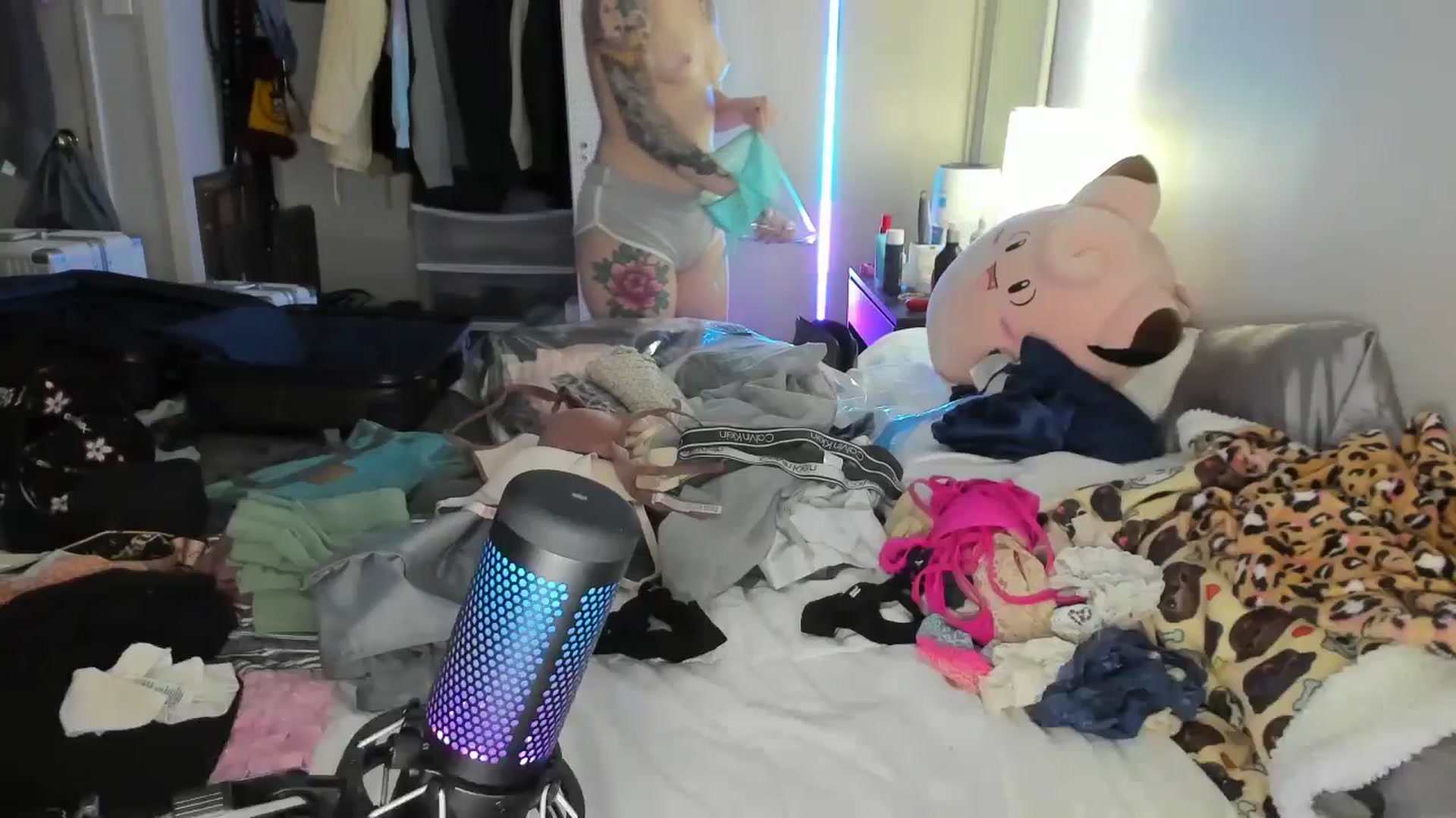 Gallery image thumbnail from LizzySmallz's myfreecams stream on, 09/05/2025, 10:38 image 8 of 20