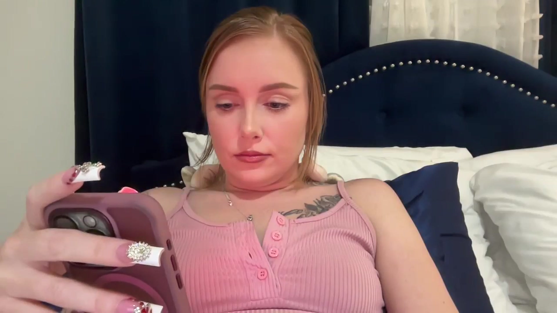 Gallery image thumbnail from LizzySmallz's myfreecams stream on, 09/15/2025, 09:31 image 15 of 20