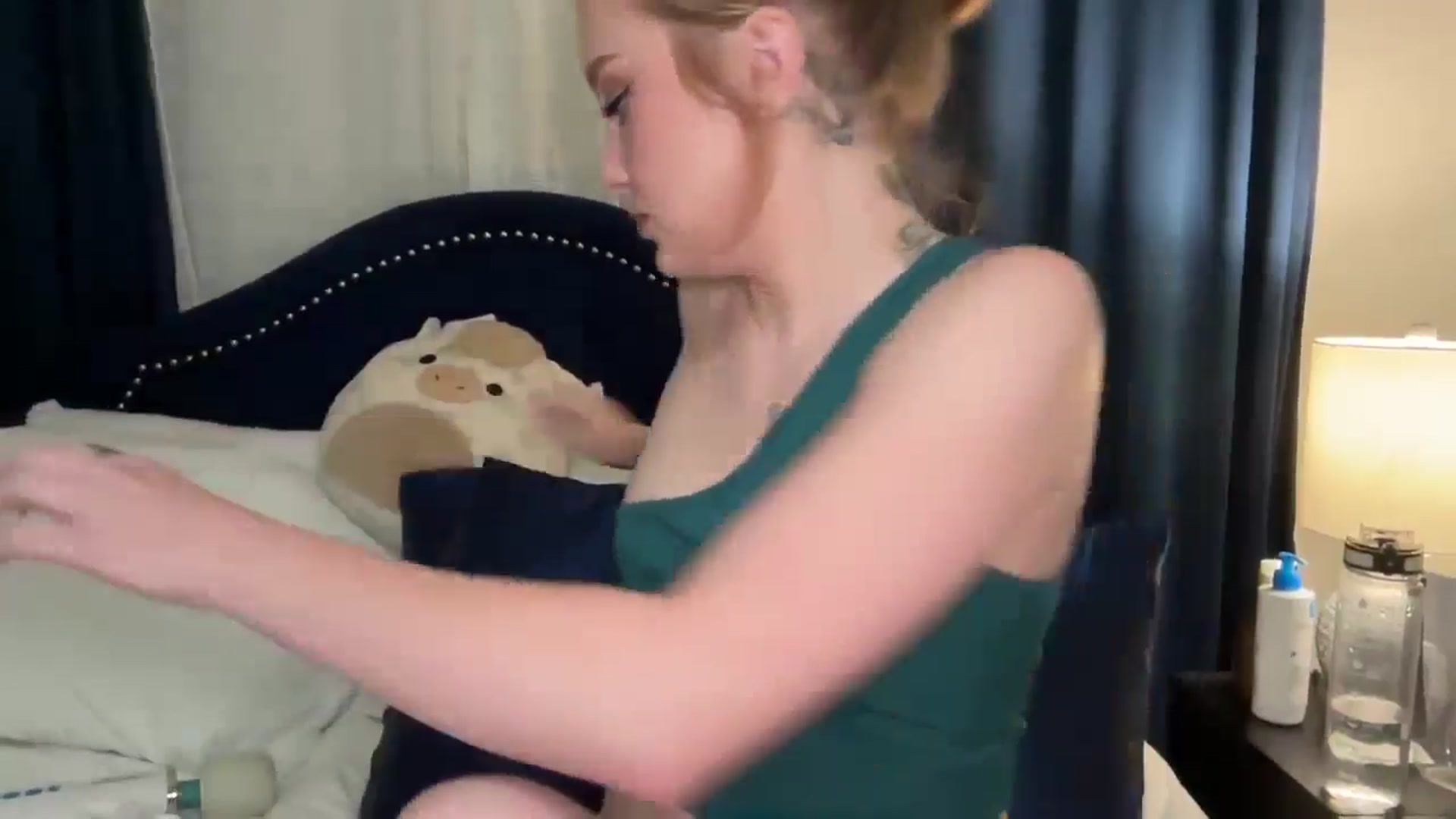 Gallery image thumbnail from LizzySmallz's myfreecams stream on, 09/22/2025, 08:15 image 12 of 20