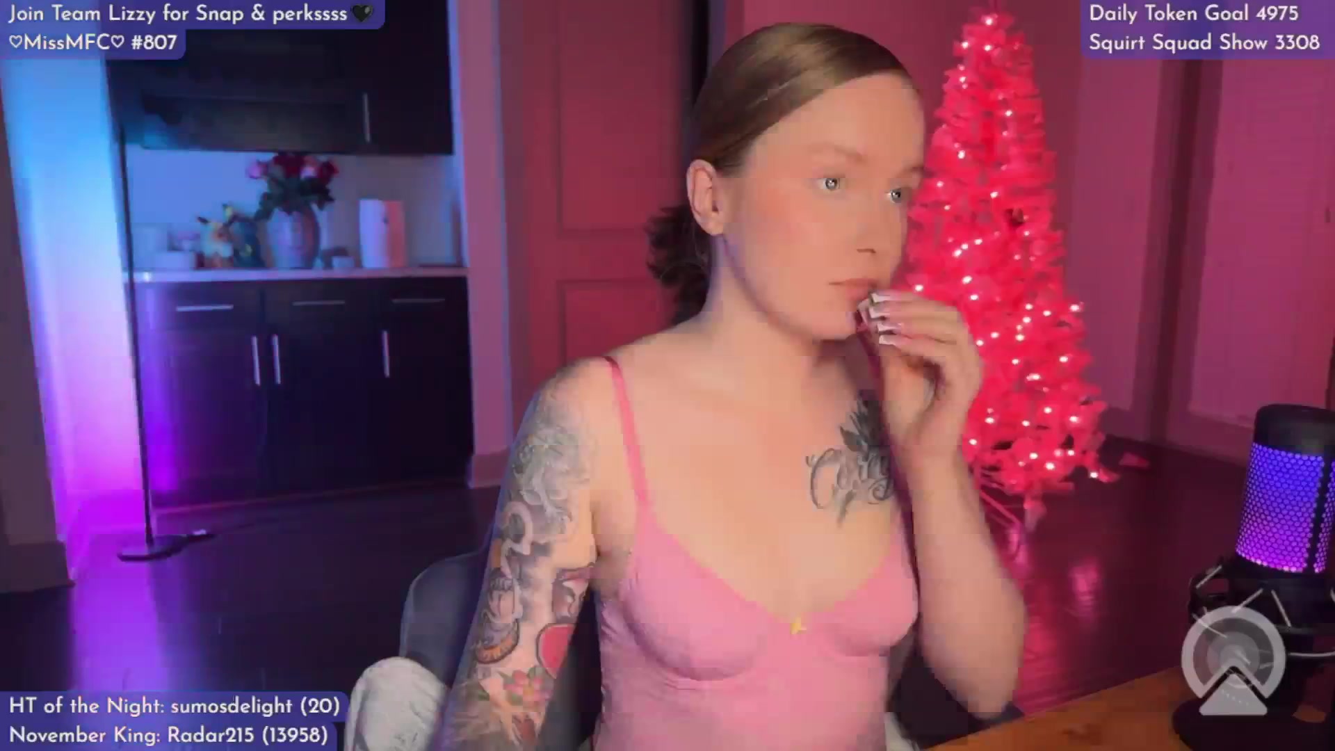 Gallery image thumbnail from LizzySmallz's myfreecams stream on, 11/19/2025, 11:05 image 16 of 20