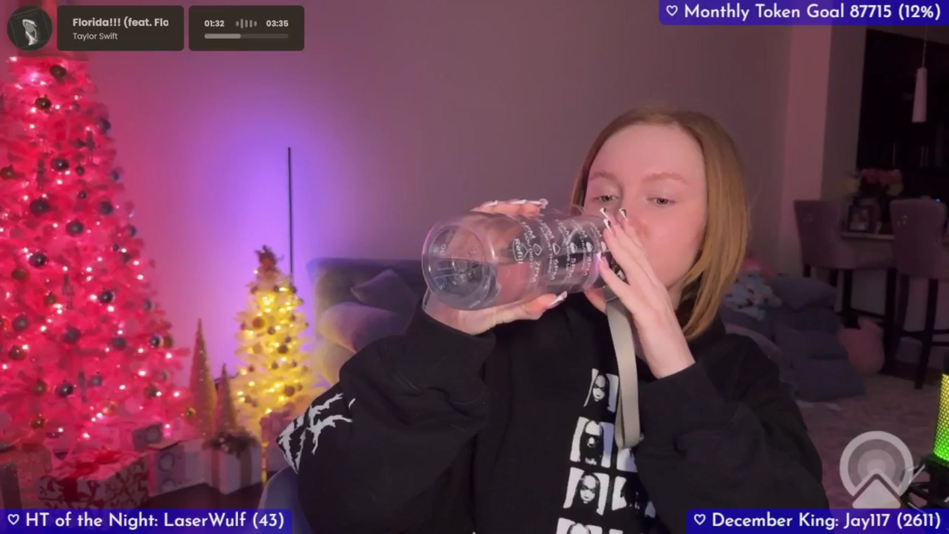 Gallery image thumbnail from LizzySmallz's myfreecams stream on, 12/15/2025, 10:03 image 13 of 20