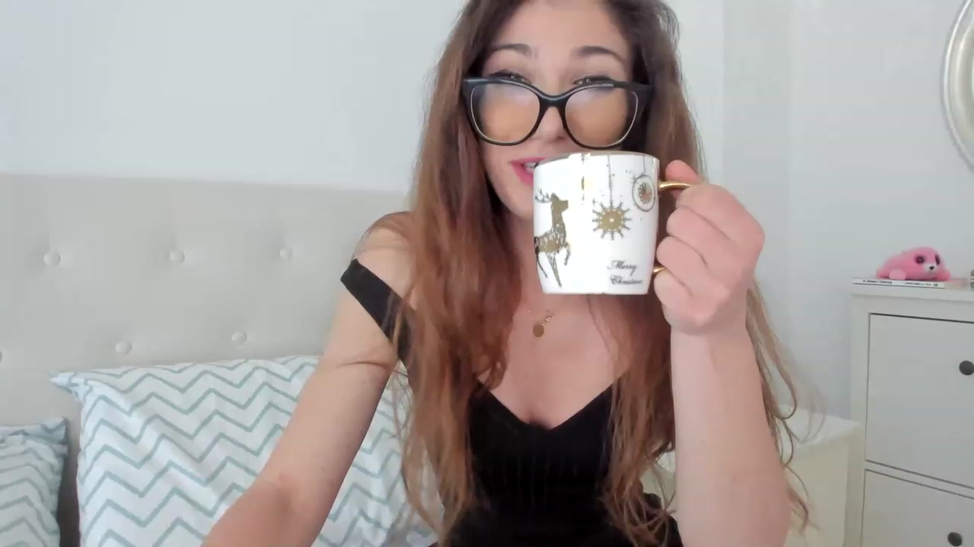 Gallery image thumbnail from LlamaTellU's myfreecams stream on, 04/03/2023, 07:26 image 14 of 20