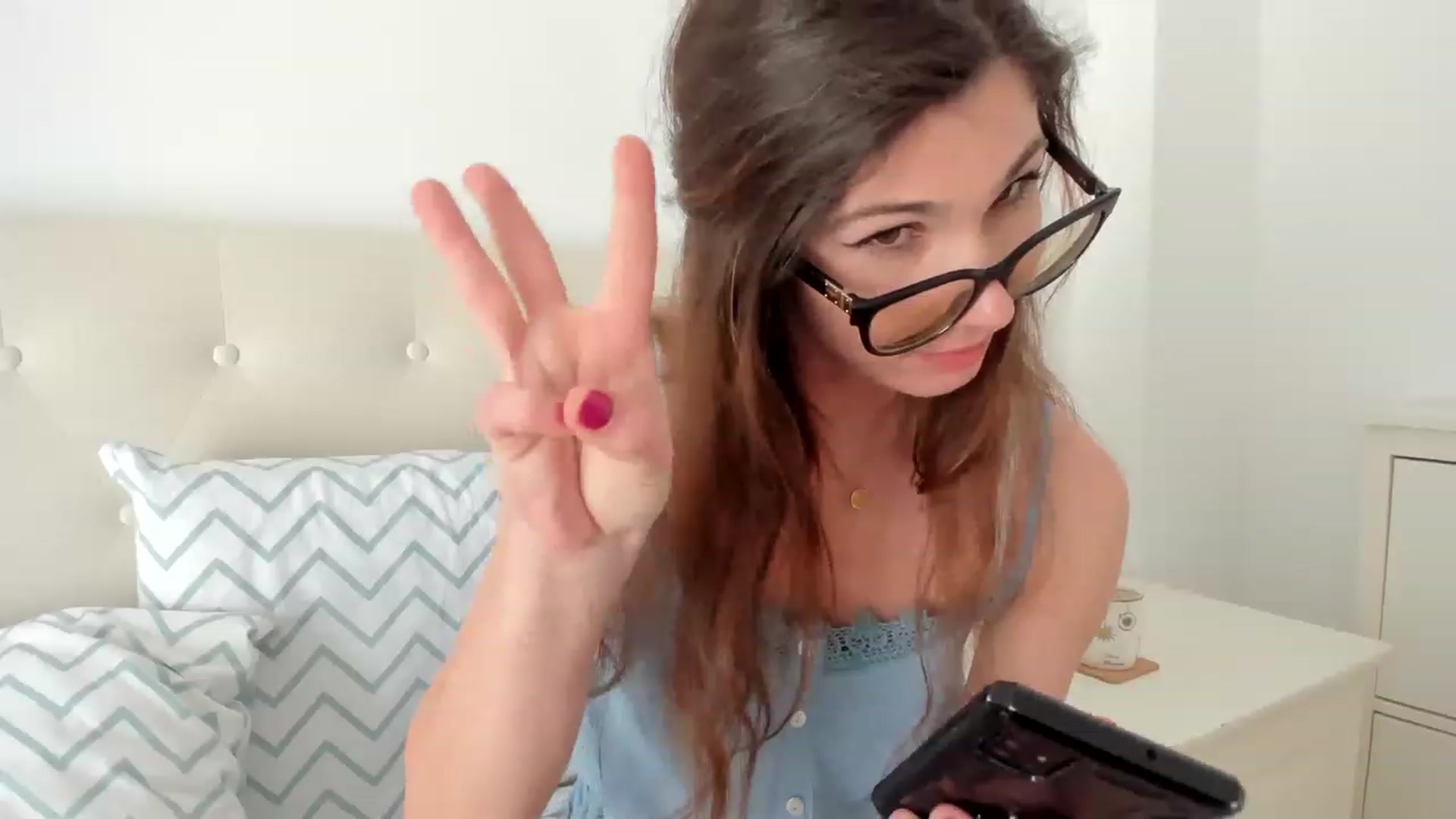Gallery image thumbnail from LlamaTellU's myfreecams stream on, 04/05/2023, 16:30 image 15 of 20