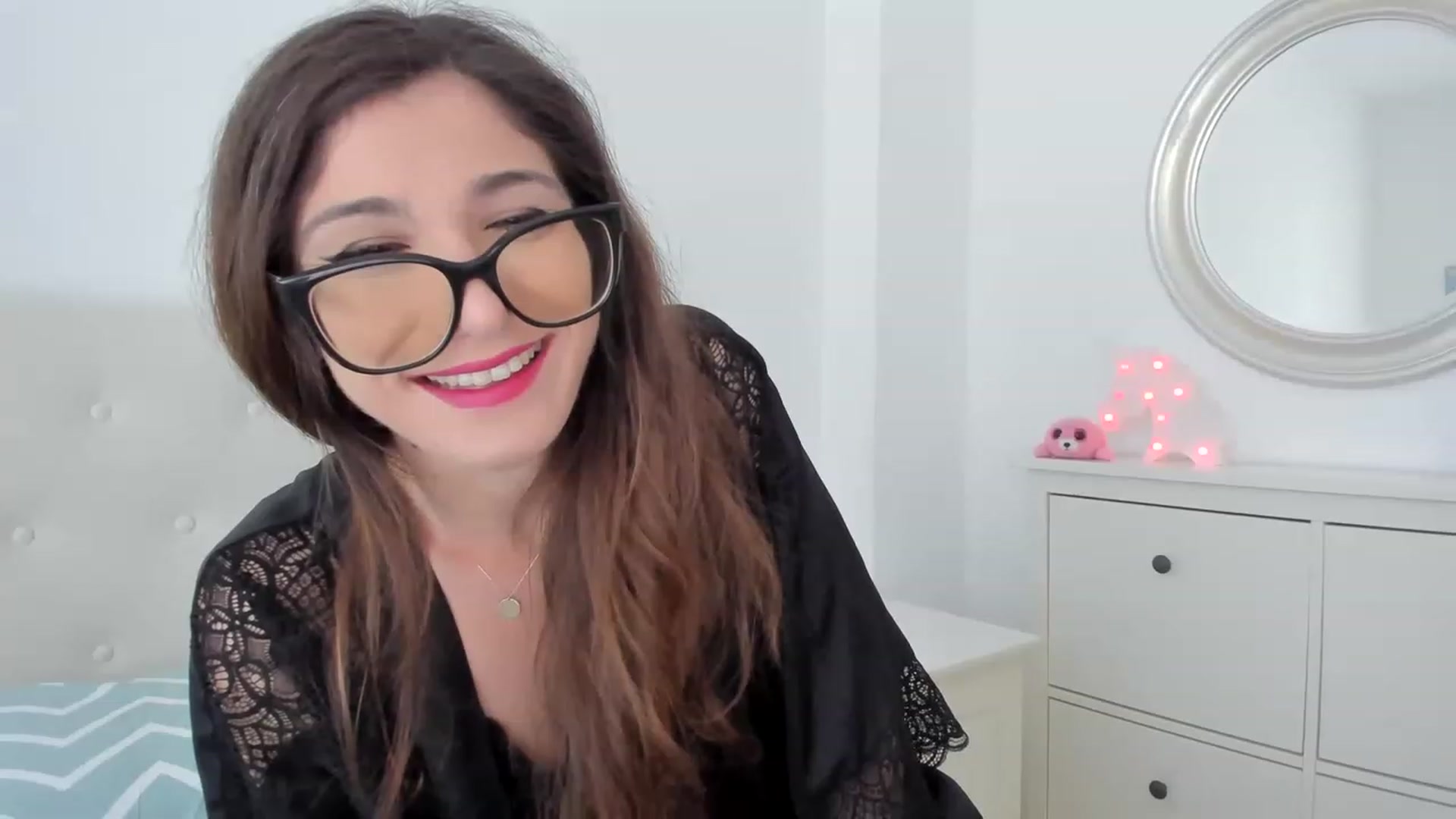 Gallery image thumbnail from LlamaTellU's myfreecams stream on, 04/07/2023, 08:18 image 7 of 20