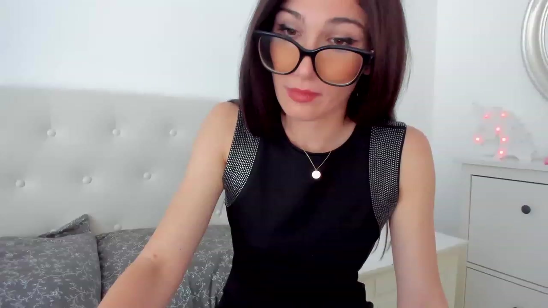 Gallery image thumbnail from LlamaTellU's myfreecams stream on, 04/20/2023, 08:32 image 6 of 20