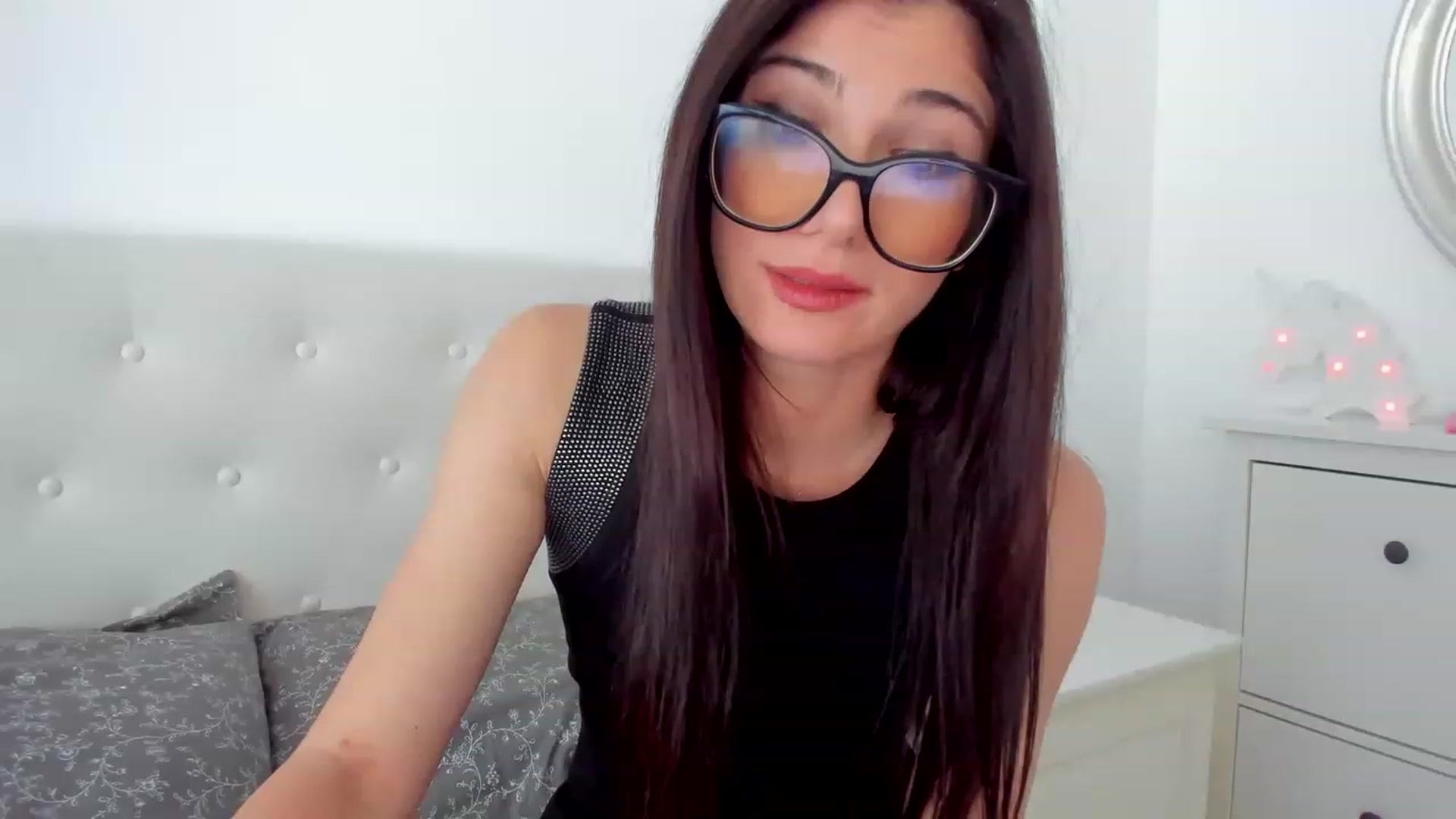 Gallery image thumbnail from LlamaTellU's myfreecams stream on, 04/20/2023, 08:32 image 8 of 20
