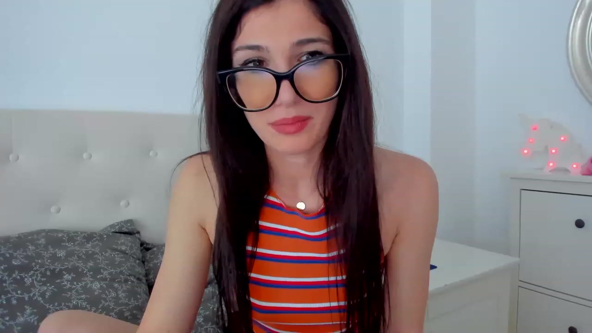 Gallery image thumbnail from LlamaTellU's myfreecams stream on, 04/21/2023, 08:17 image 5 of 20