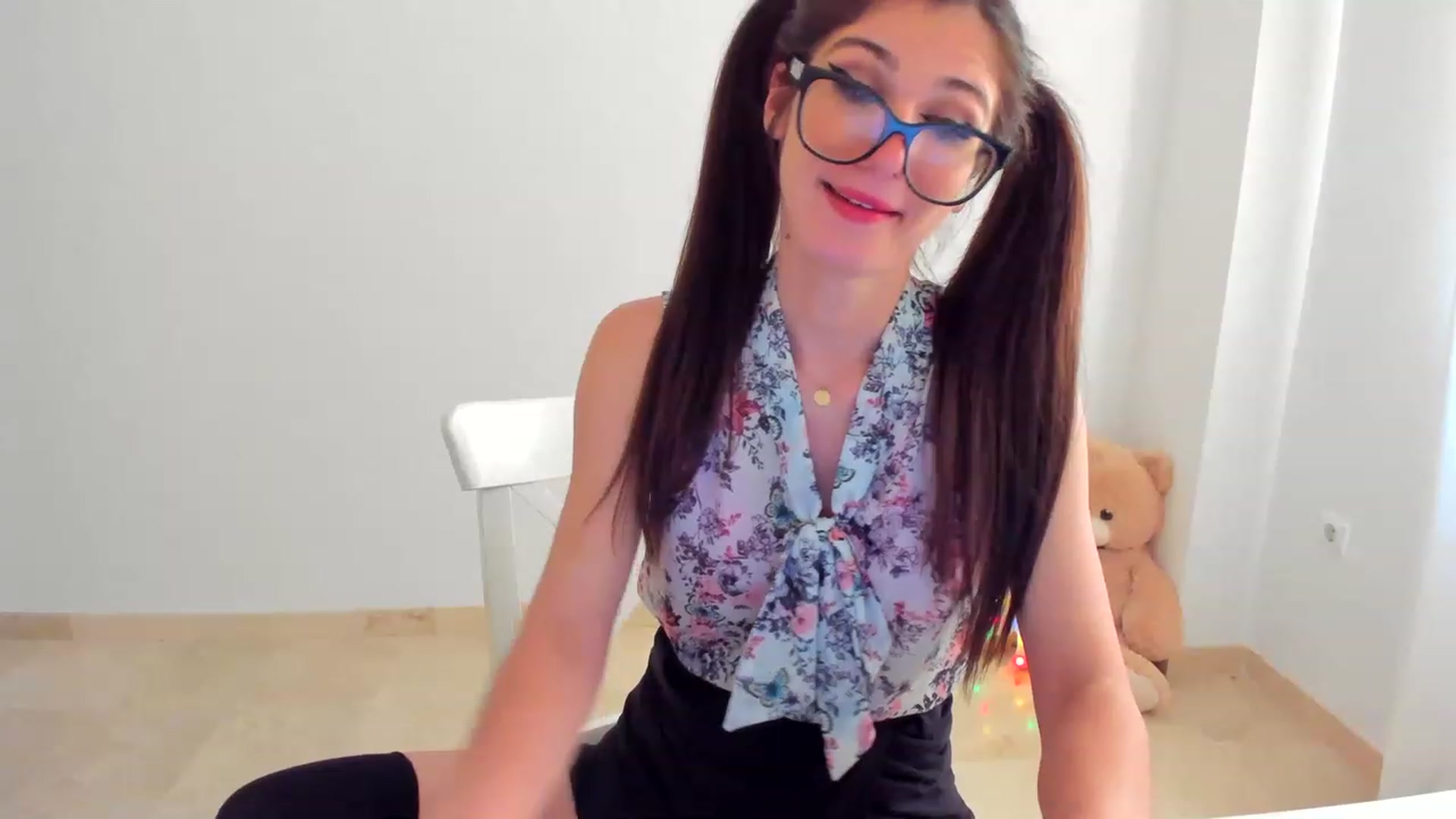 Gallery image thumbnail from LlamaTellU's myfreecams stream on, 05/15/2023, 18:00 image 7 of 20