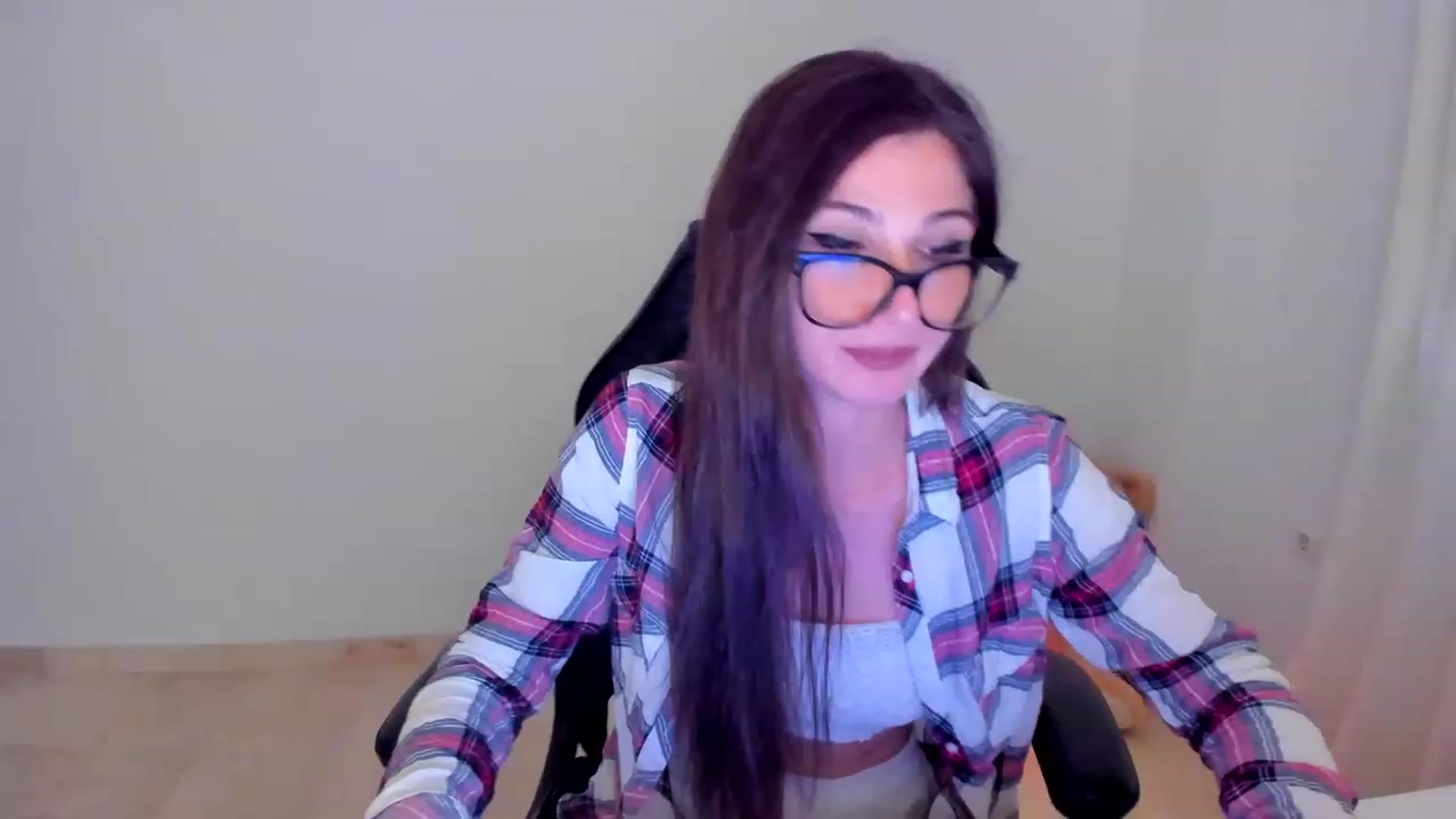 Gallery image thumbnail from LlamaTellU's myfreecams stream on, 05/21/2023, 09:10 image 3 of 20