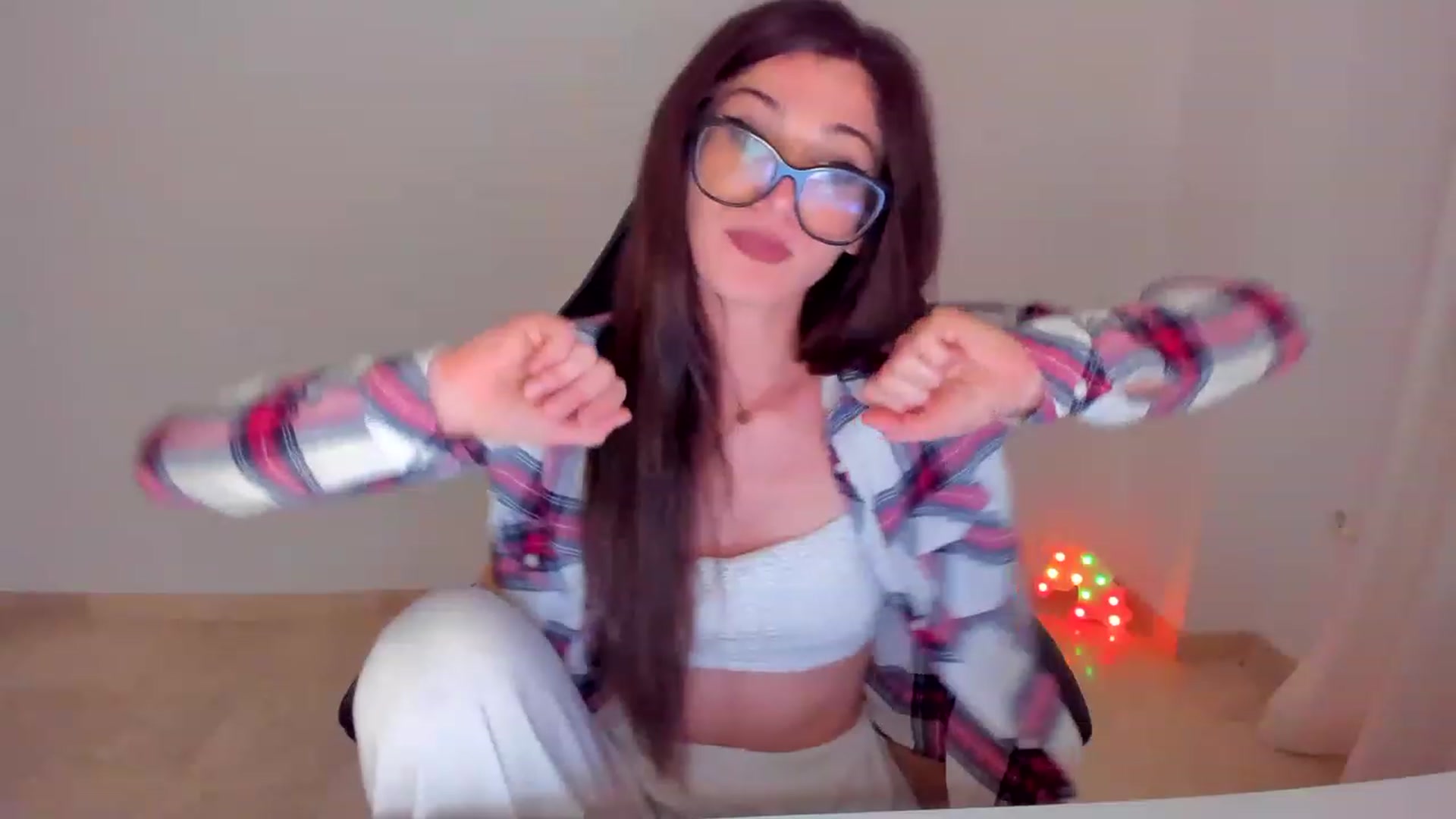 Gallery image thumbnail from LlamaTellU's myfreecams stream on, 05/21/2023, 09:10 image 16 of 20