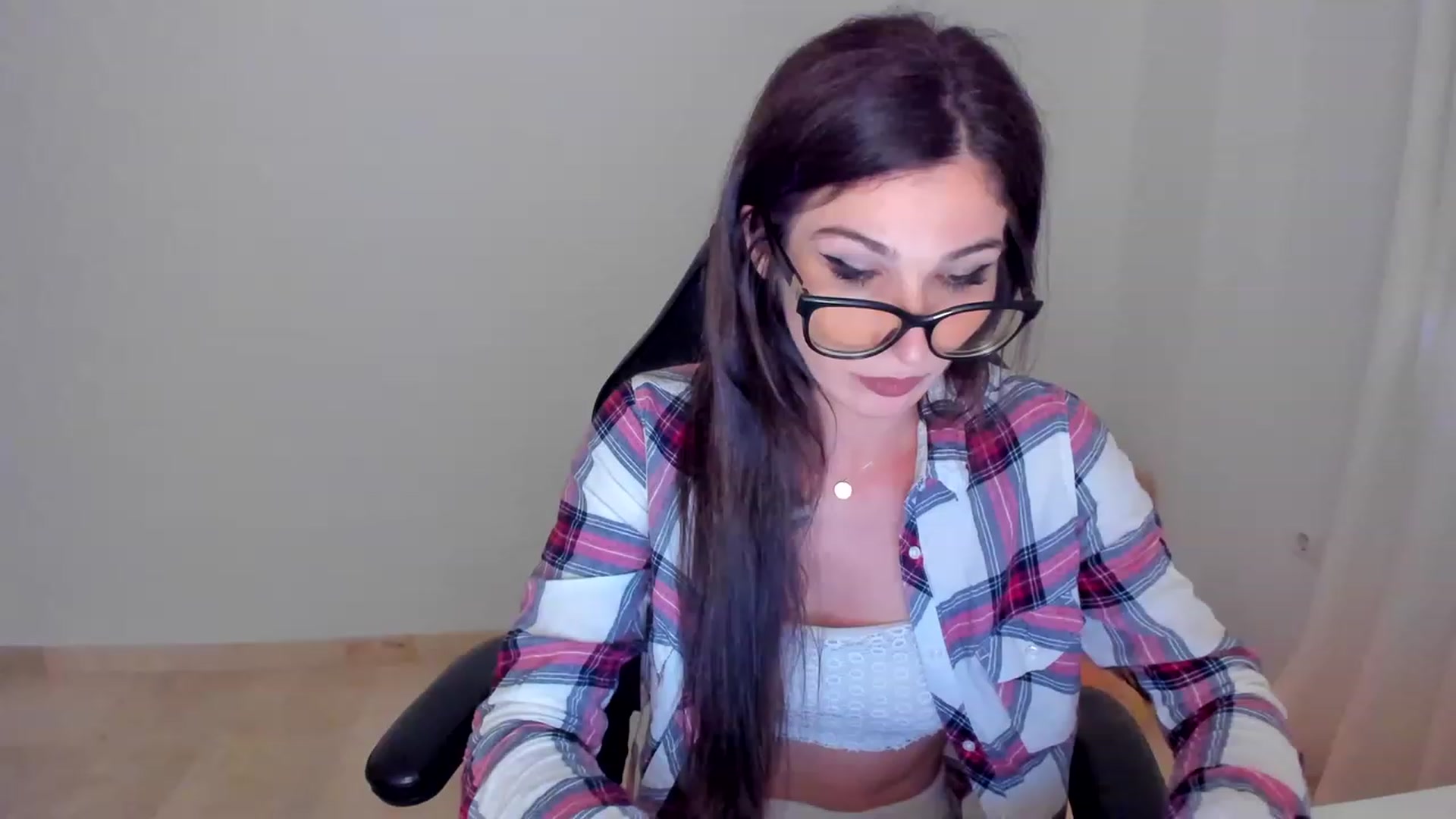 Gallery image thumbnail from LlamaTellU's myfreecams stream on, 05/21/2023, 09:10 image 1 of 20
