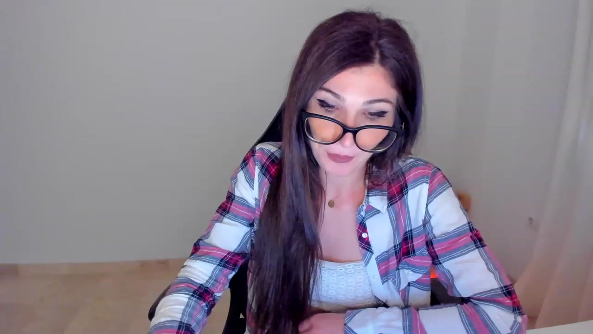 Gallery image thumbnail from LlamaTellU's myfreecams stream on, 05/21/2023, 09:10 image 2 of 20