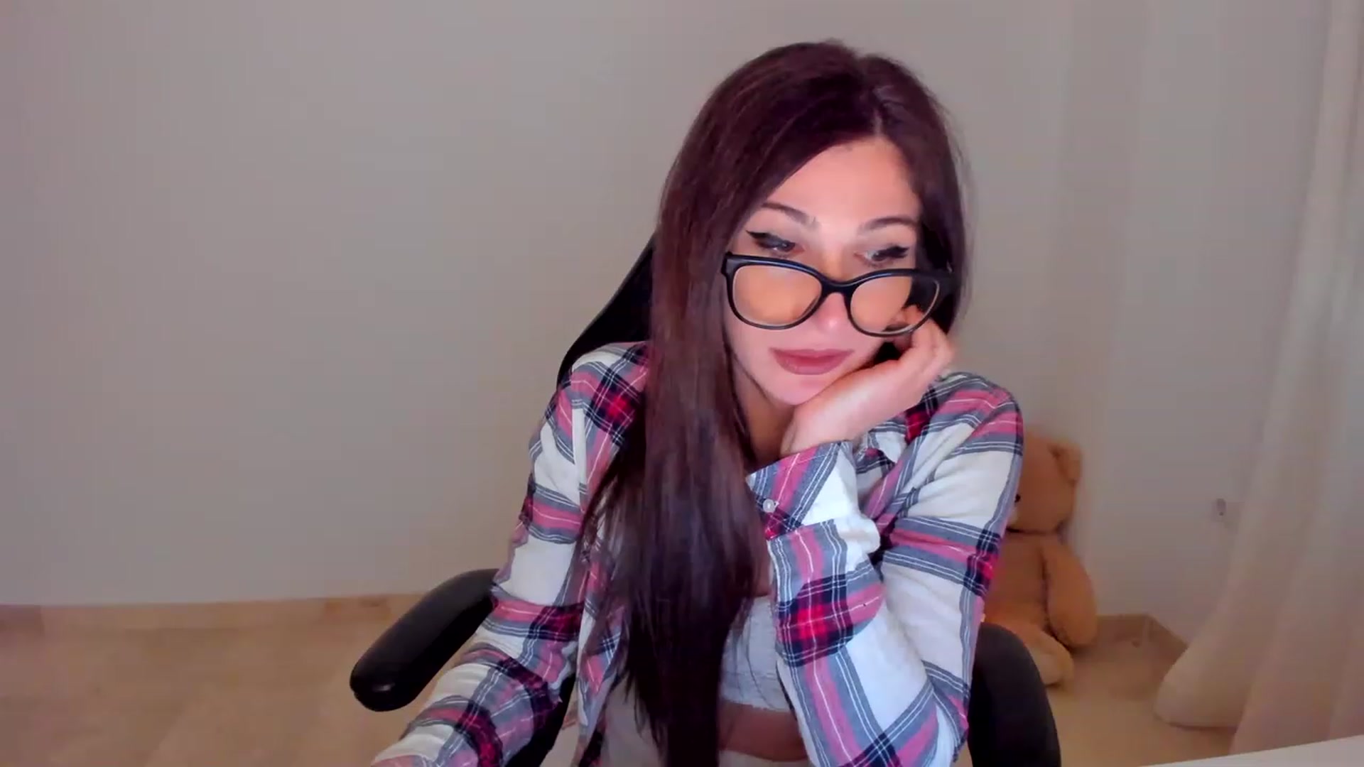 Gallery image thumbnail from LlamaTellU's myfreecams stream on, 05/21/2023, 09:10 image 5 of 20