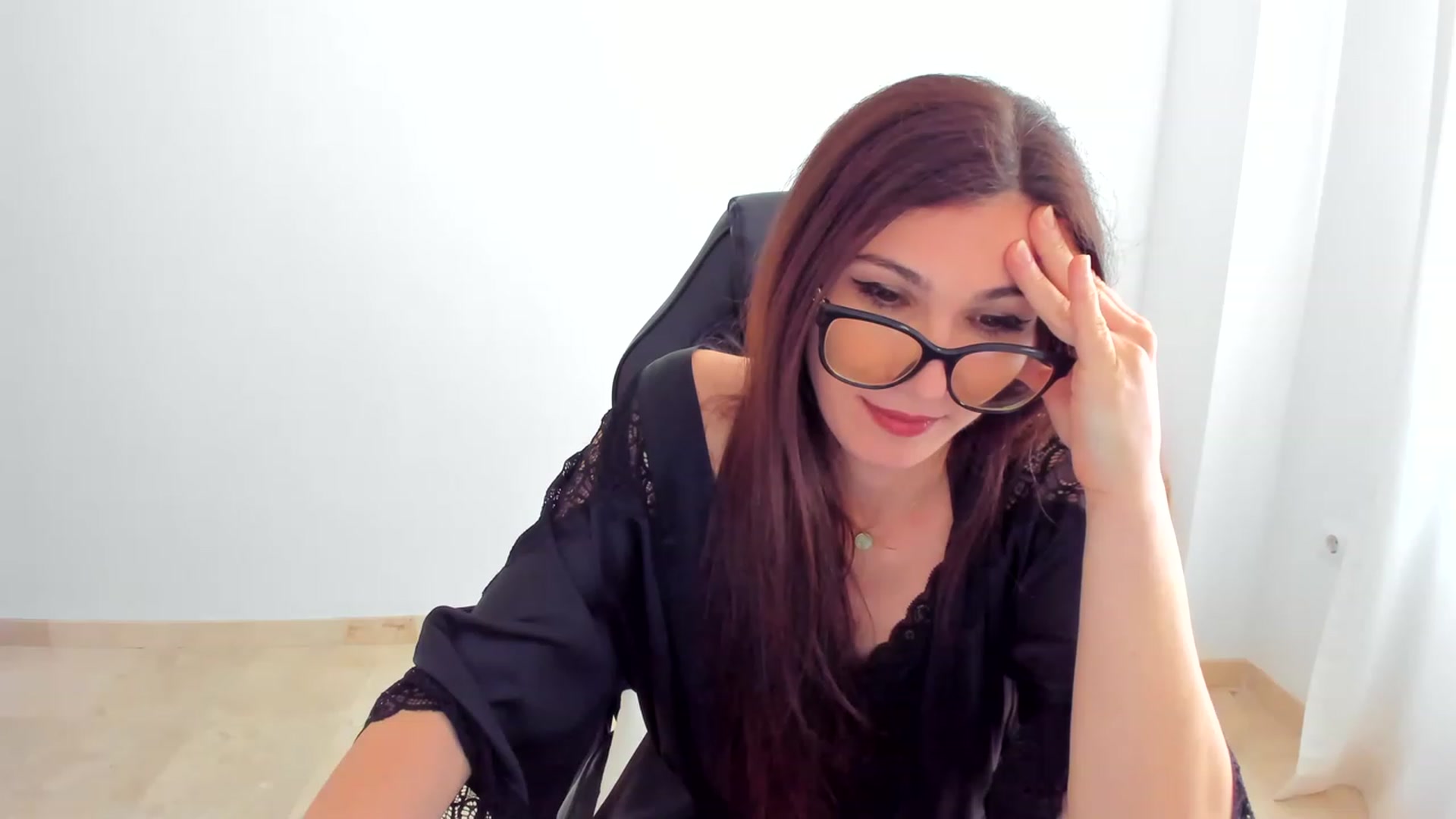 Gallery image thumbnail from LlamaTellU's myfreecams stream on, 05/26/2023, 09:20 image 7 of 20