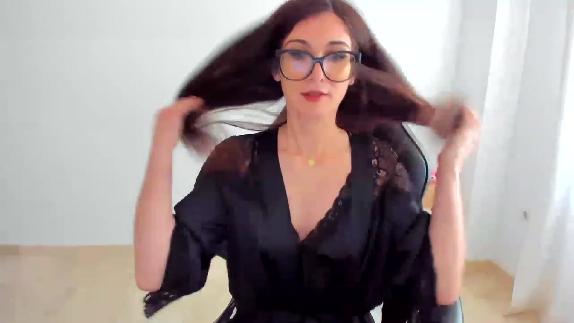 Gallery image thumbnail from LlamaTellU's myfreecams stream on, 05/26/2023, 09:20 image 5 of 20