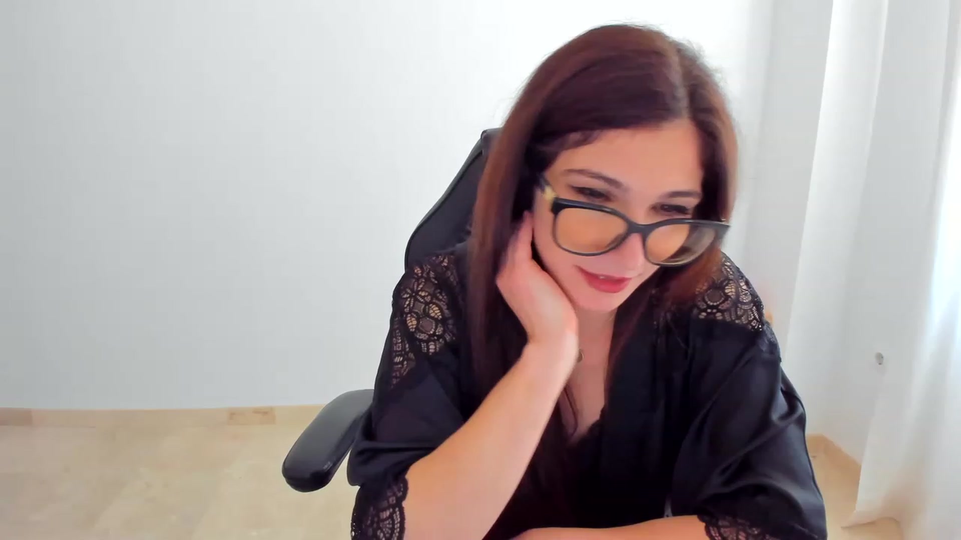 Gallery image thumbnail from LlamaTellU's myfreecams stream on, 05/26/2023, 09:20 image 8 of 20