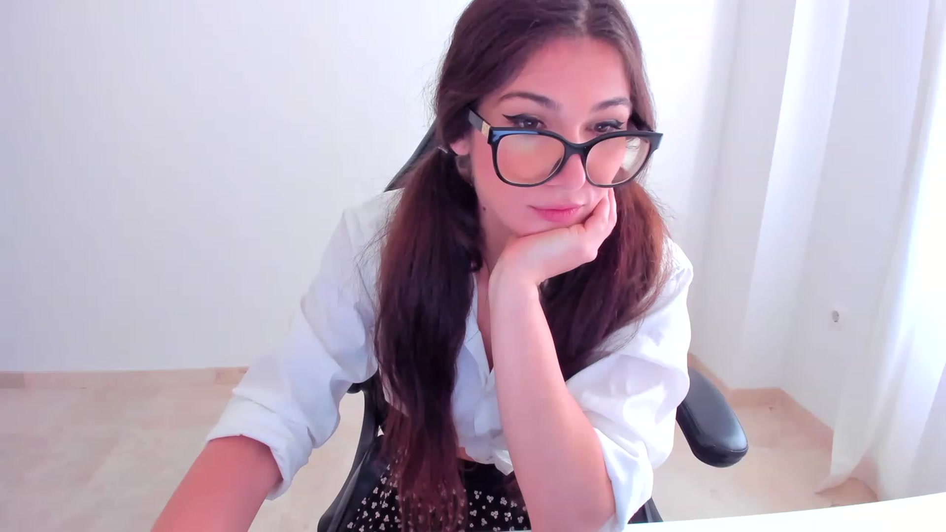 Gallery image thumbnail from LlamaTellU's myfreecams stream on, 06/12/2023, 08:24 image 4 of 20