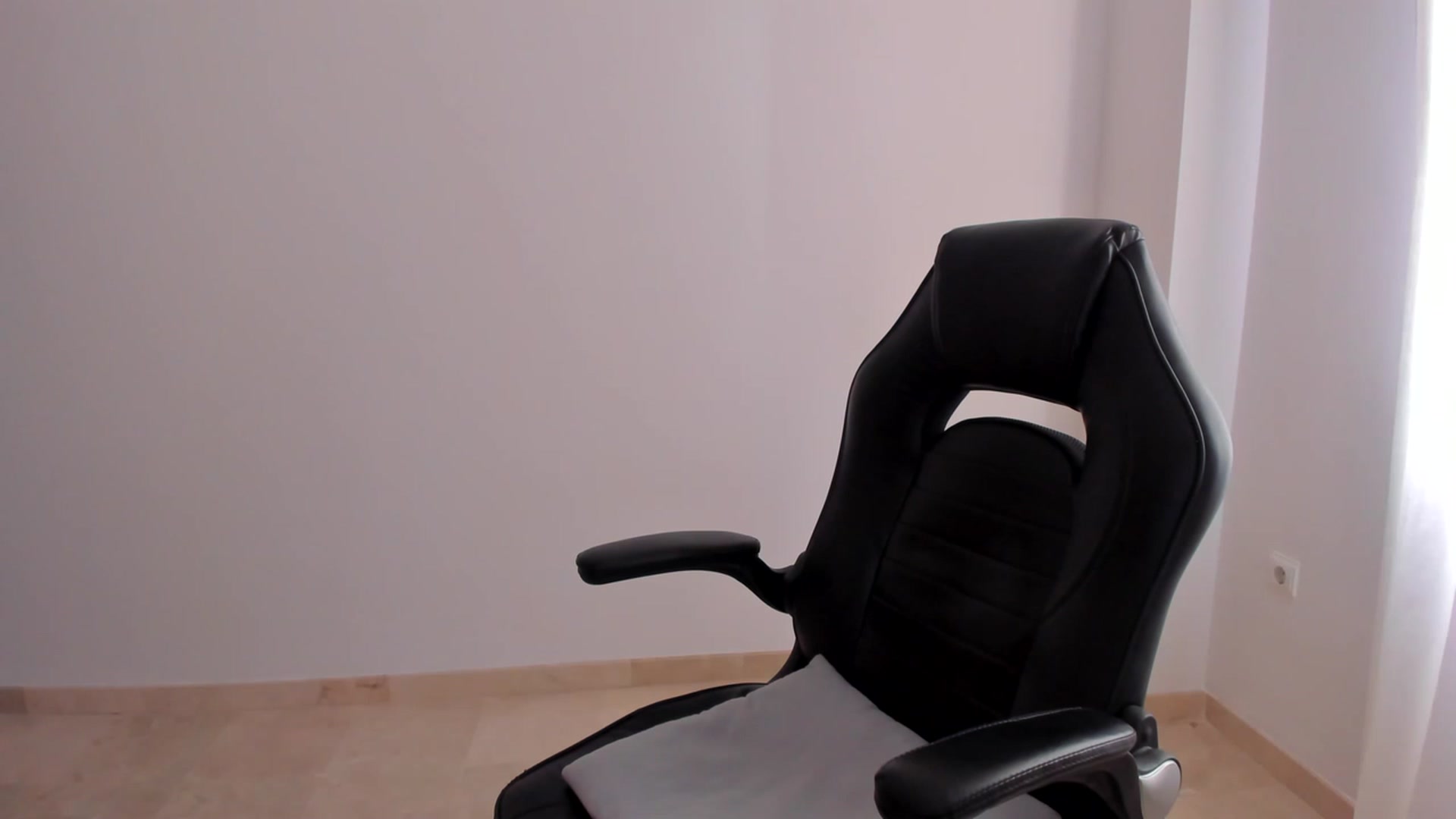 Gallery image thumbnail from LlamaTellU's myfreecams stream on, 06/19/2023, 07:03 image 6 of 20