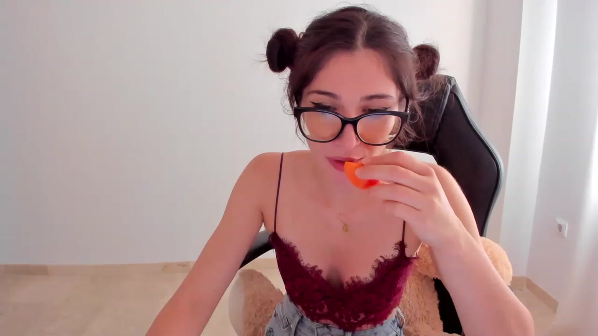 Gallery image thumbnail from LlamaTellU's myfreecams stream on, 06/21/2023, 08:09 image 13 of 20