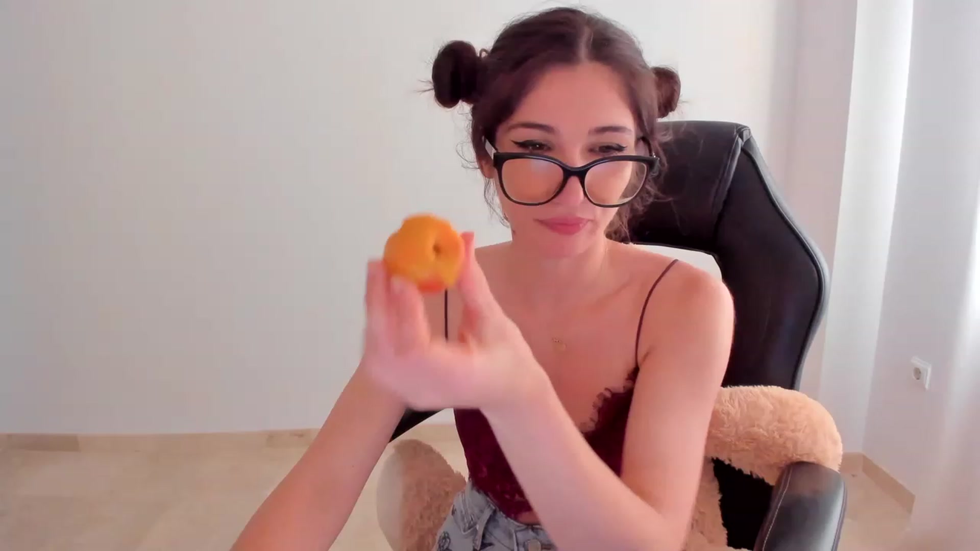 Gallery image thumbnail from LlamaTellU's myfreecams stream on, 06/21/2023, 08:09 image 15 of 20