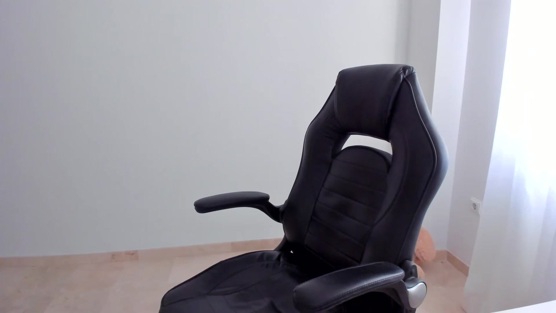 Gallery image thumbnail from LlamaTellU's myfreecams stream on, 06/26/2023, 08:11 image 5 of 20