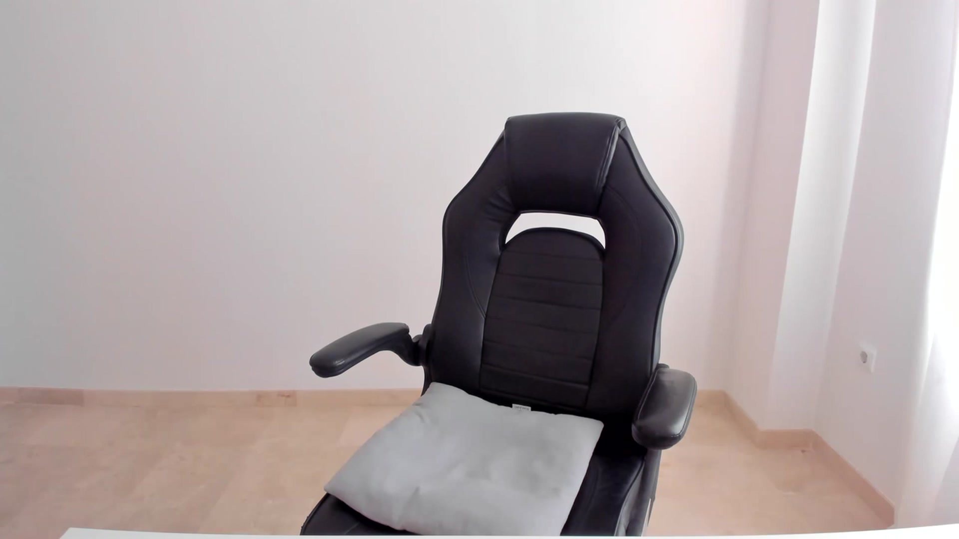 Gallery image thumbnail from LlamaTellU's myfreecams stream on, 07/06/2023, 07:34 image 4 of 20