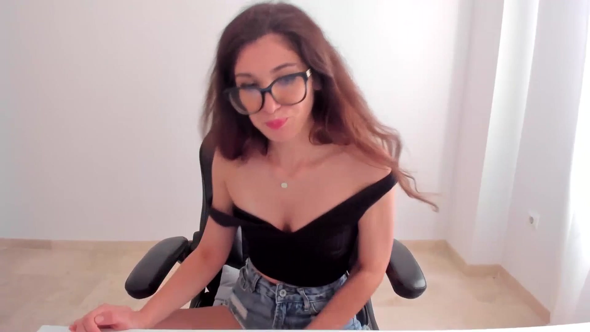 Gallery image thumbnail from LlamaTellU's myfreecams stream on, 07/06/2023, 08:03 image 13 of 20