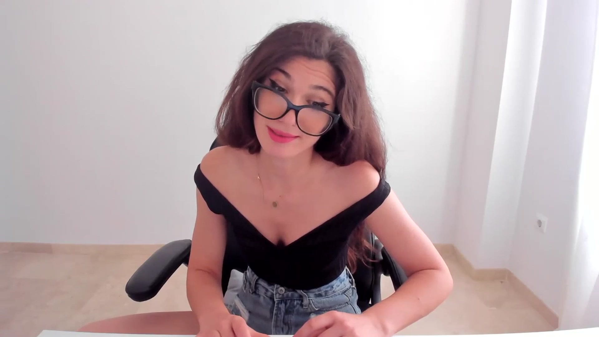 Gallery image thumbnail from LlamaTellU's myfreecams stream on, 07/06/2023, 08:03 image 17 of 20