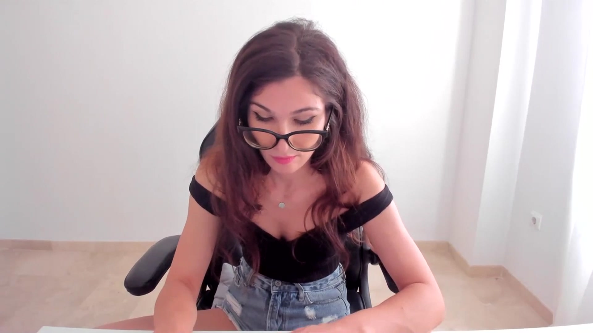 Gallery image thumbnail from LlamaTellU's myfreecams stream on, 07/06/2023, 08:03 image 20 of 20
