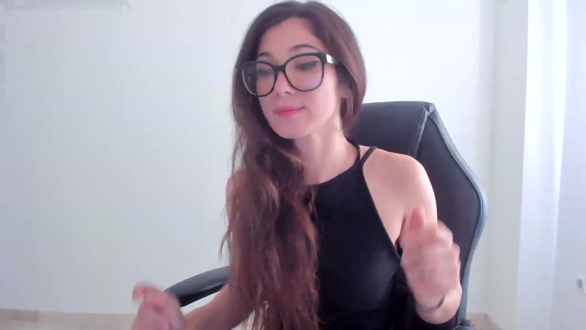Gallery image thumbnail from LlamaTellU's myfreecams stream on, 07/17/2023, 07:32 image 10 of 20
