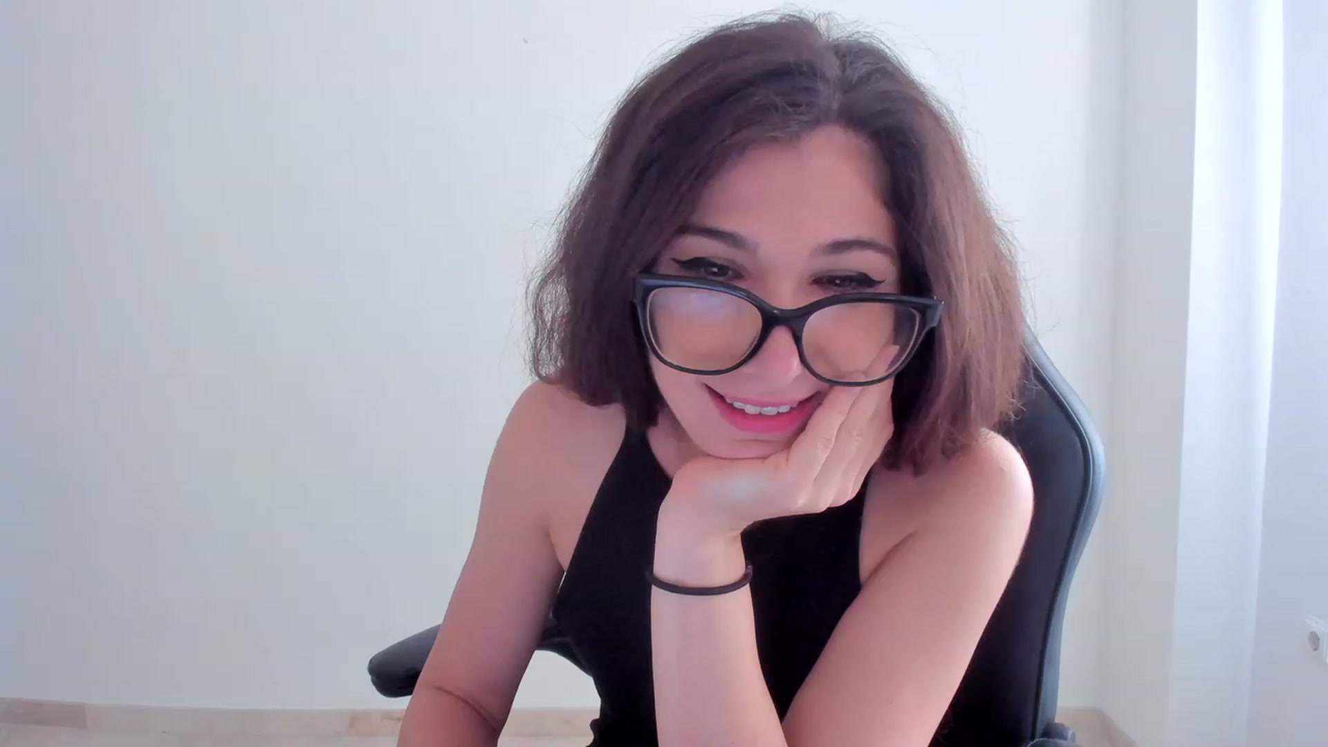 Gallery image thumbnail from LlamaTellU's myfreecams stream on, 07/17/2023, 07:32 image 11 of 20