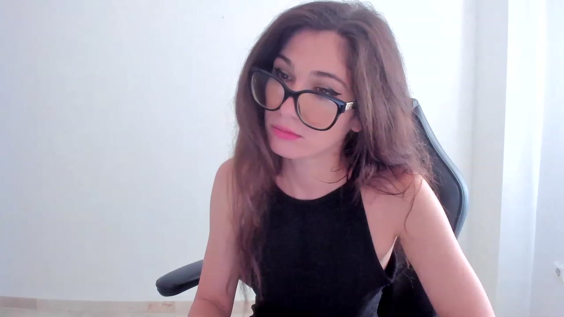 Gallery image thumbnail from LlamaTellU's myfreecams stream on, 07/17/2023, 07:32 image 8 of 20