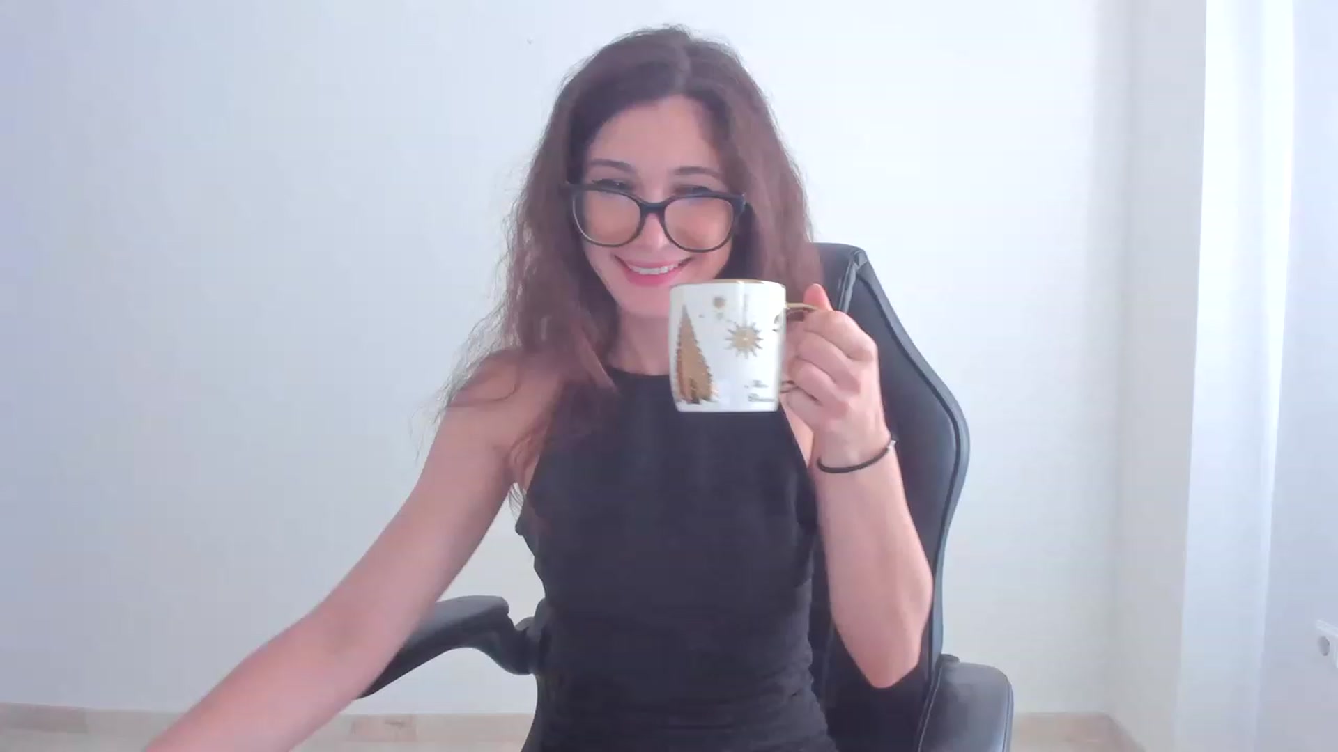 Gallery image thumbnail from LlamaTellU's myfreecams stream on, 07/17/2023, 07:32 image 6 of 20