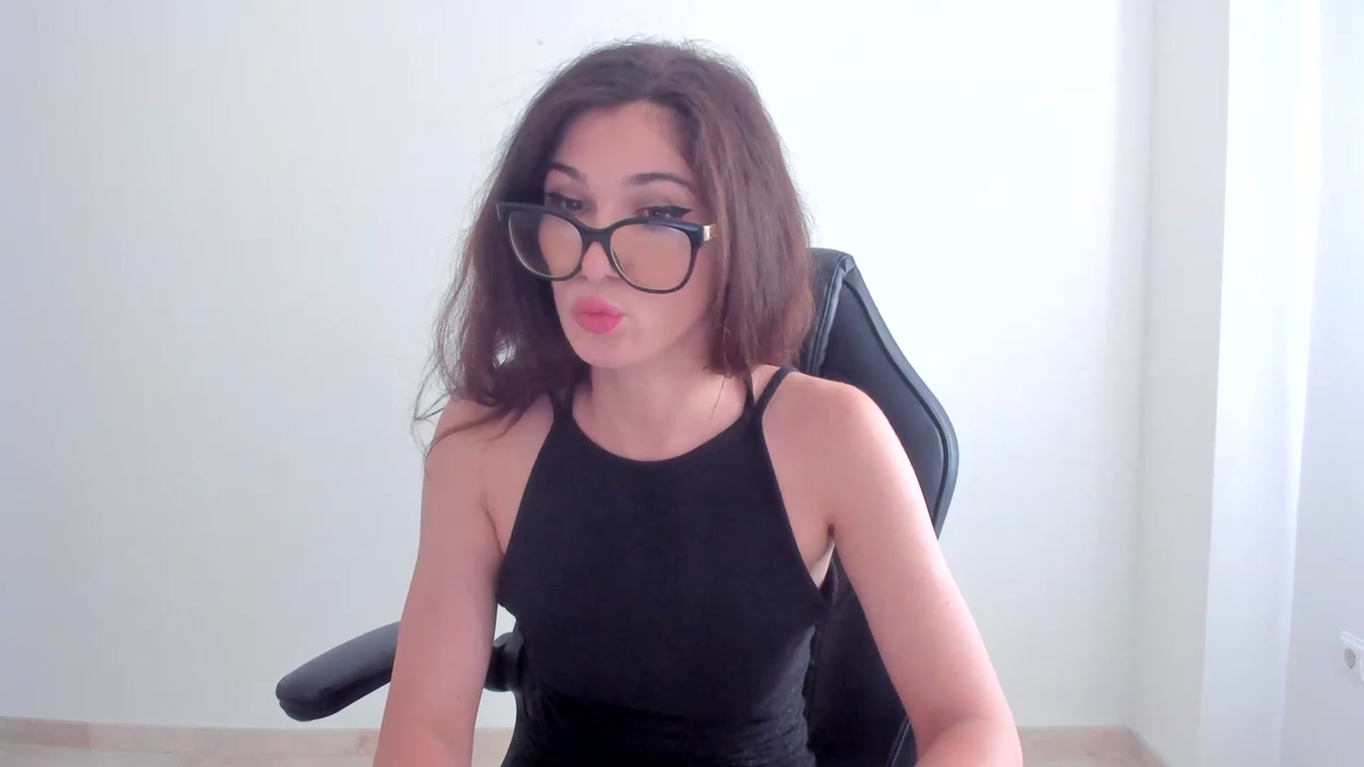 Gallery image thumbnail from LlamaTellU's myfreecams stream on, 07/17/2023, 07:32 image 16 of 20