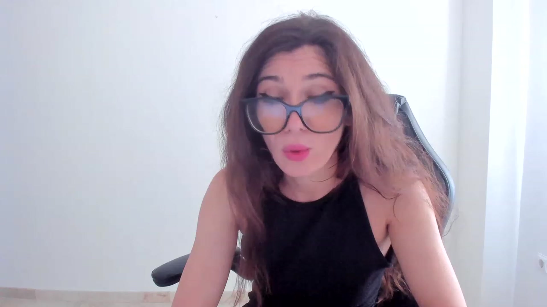 Gallery image thumbnail from LlamaTellU's myfreecams stream on, 07/17/2023, 07:32 image 9 of 20