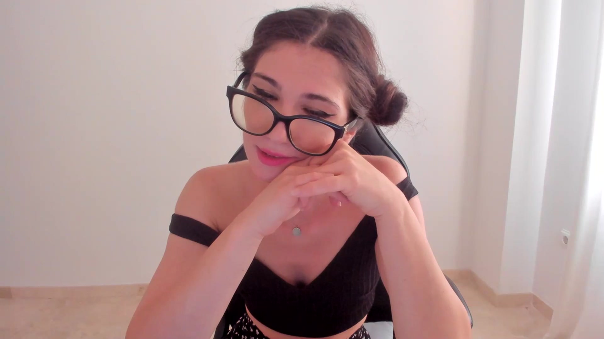 Gallery image thumbnail from LlamaTellU's myfreecams stream on, 07/19/2023, 06:59 image 18 of 20