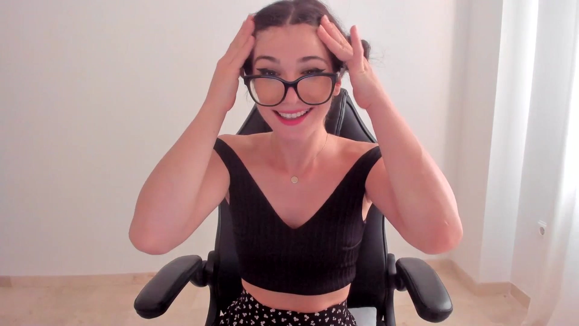 Gallery image thumbnail from LlamaTellU's myfreecams stream on, 07/19/2023, 06:59 image 15 of 20