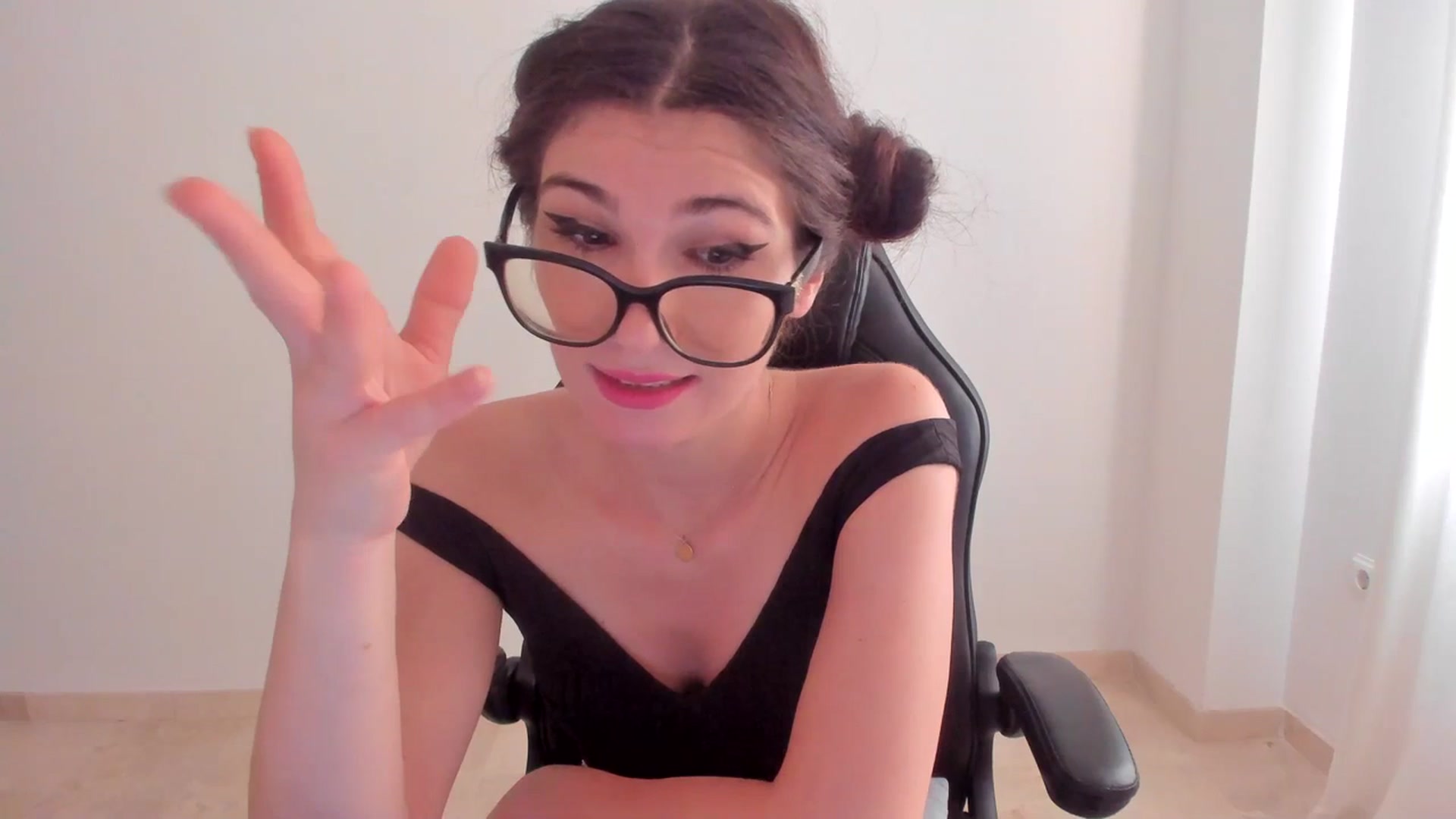 Gallery image thumbnail from LlamaTellU's myfreecams stream on, 07/19/2023, 06:59 image 16 of 20