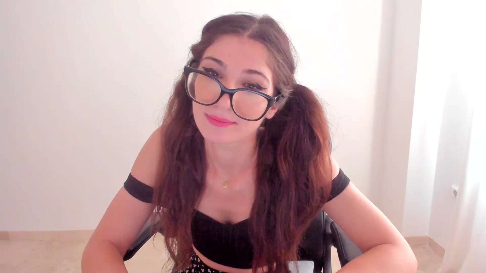 Gallery image thumbnail from LlamaTellU's myfreecams stream on, 07/19/2023, 06:59 image 6 of 20