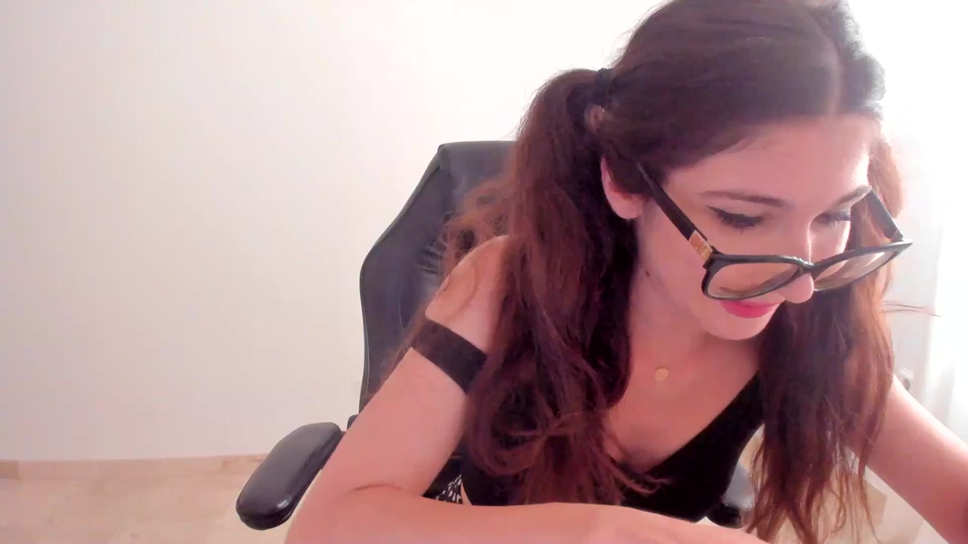 Gallery image thumbnail from LlamaTellU's myfreecams stream on, 07/19/2023, 06:59 image 10 of 20