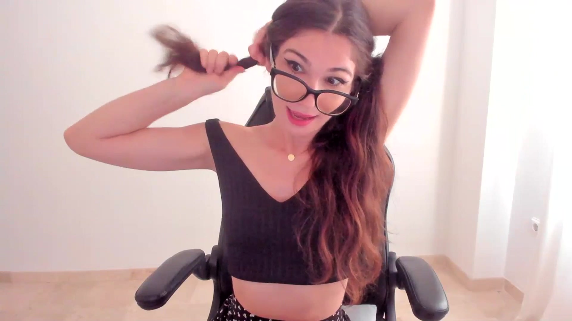 Gallery image thumbnail from LlamaTellU's myfreecams stream on, 07/19/2023, 06:59 image 13 of 20