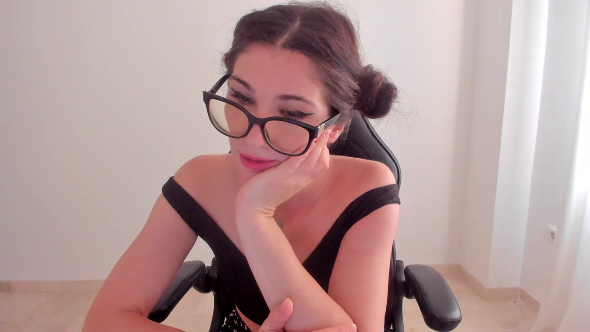 Gallery image thumbnail from LlamaTellU's myfreecams stream on, 07/19/2023, 06:59 image 17 of 20