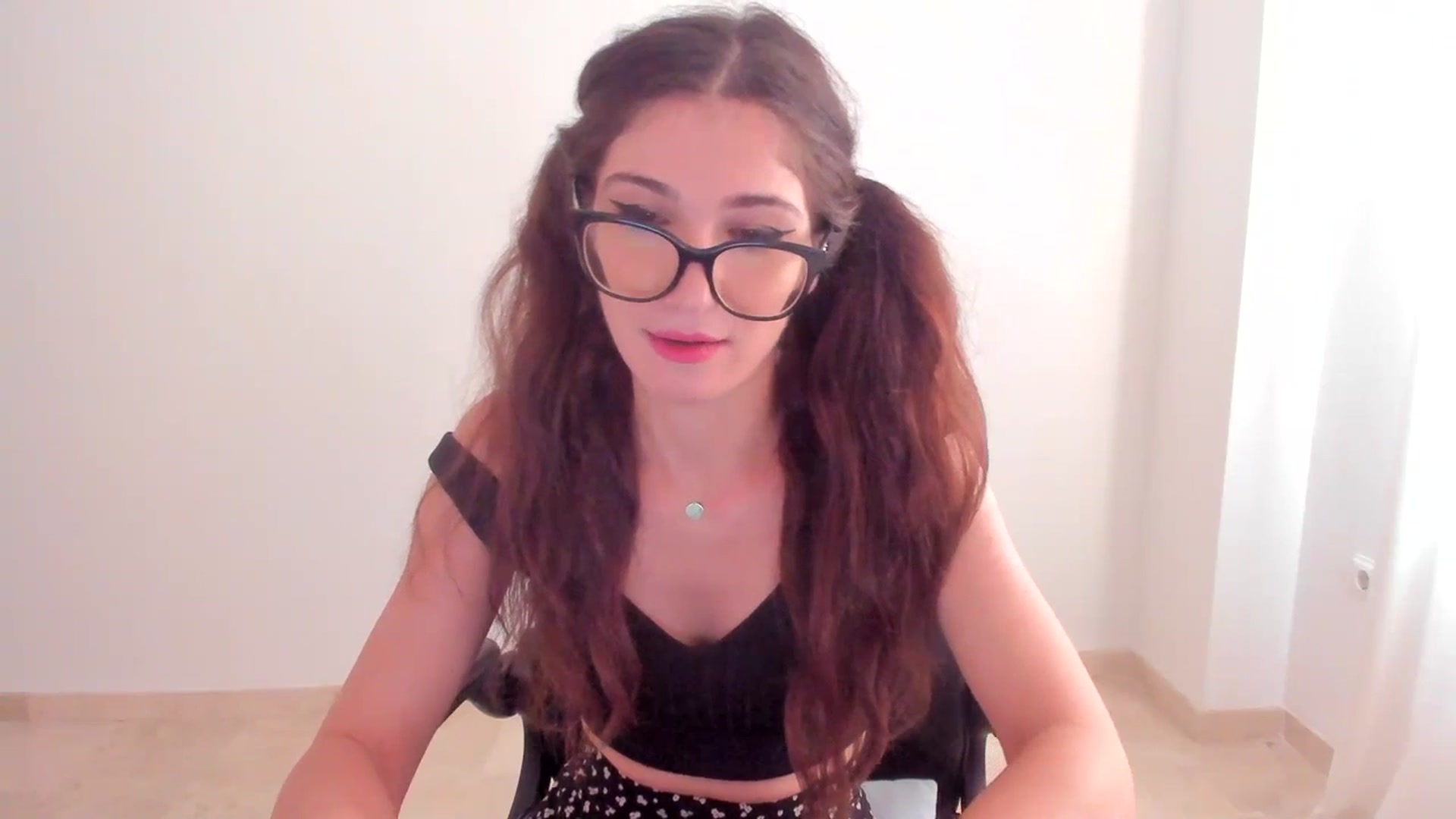 Gallery image thumbnail from LlamaTellU's myfreecams stream on, 07/19/2023, 06:59 image 8 of 20