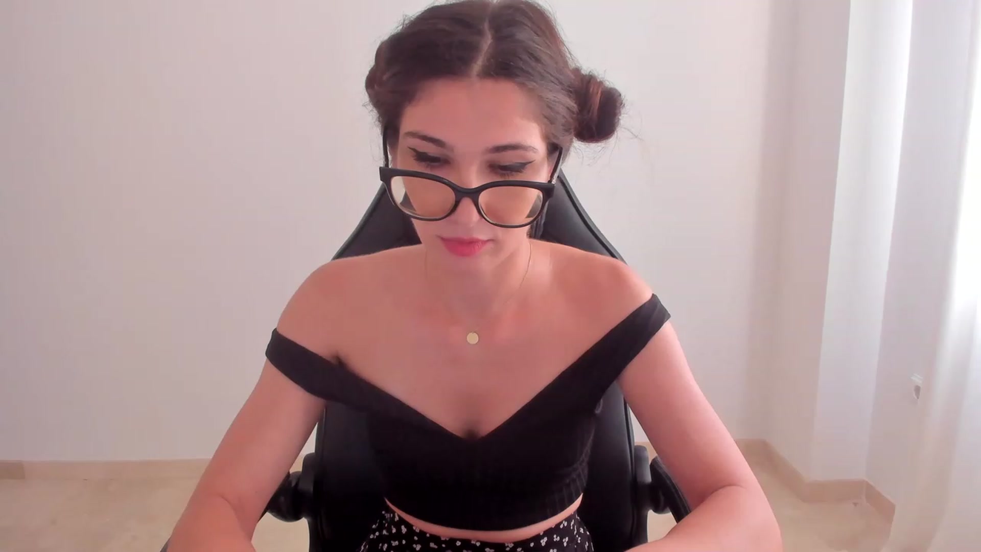 Gallery image thumbnail from LlamaTellU's myfreecams stream on, 07/19/2023, 08:21 image 7 of 20