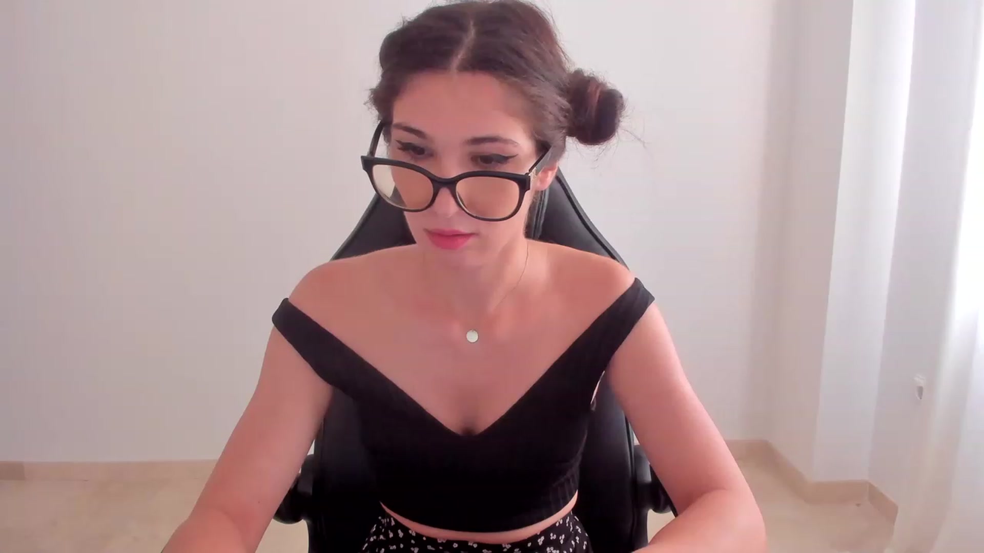 Gallery image thumbnail from LlamaTellU's myfreecams stream on, 07/19/2023, 08:21 image 8 of 20