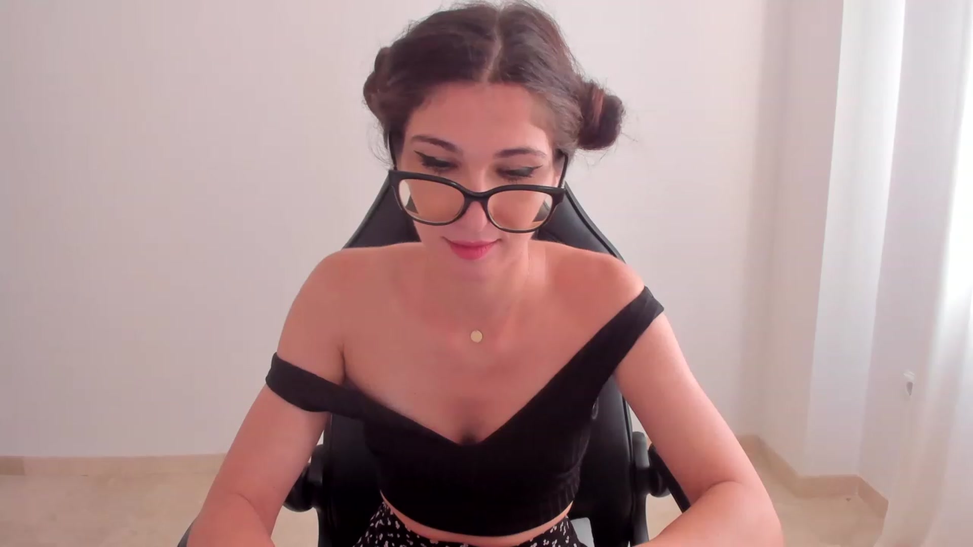 Gallery image thumbnail from LlamaTellU's myfreecams stream on, 07/19/2023, 08:21 image 12 of 20