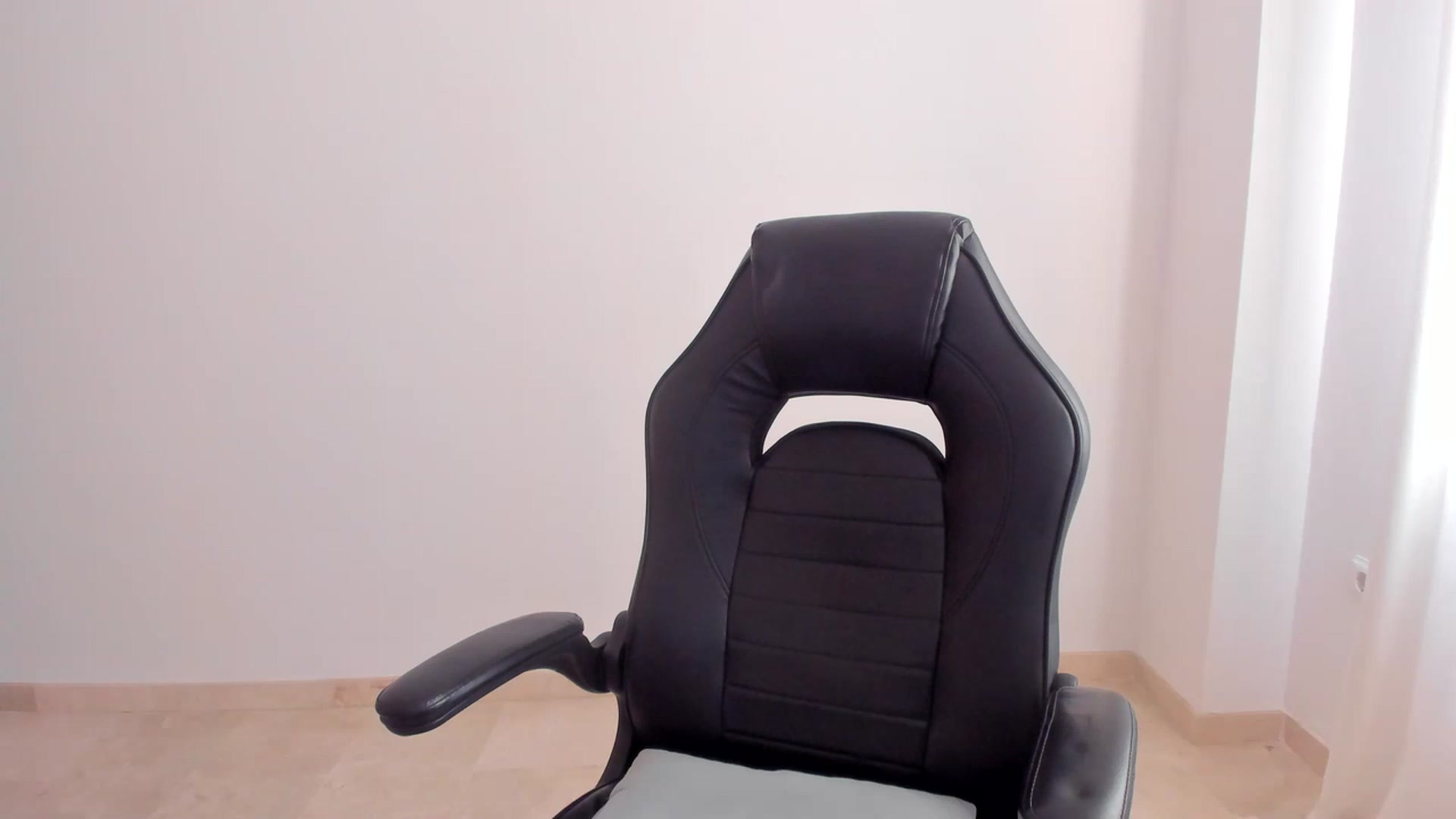 Gallery image thumbnail from LlamaTellU's myfreecams stream on, 07/19/2023, 08:21 image 10 of 20